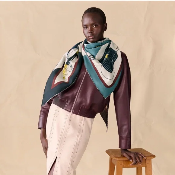 Hermes Cashmere Blend Giant Triangle - Picture 6 of 7